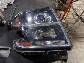 114-02999r Chevrolet 17-17 Tahoe Right Headlamp Assembly