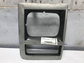 15628672 Chevrolet 1989-1991 3500 Right/passenger Headlamp Cover Used