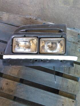 3672729 Chevrolet 2417579 W4500 2003 Headlamp Assembly