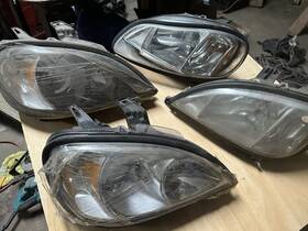 000009 Freightliner Columbia Head Lights