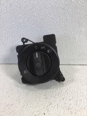 A06-58685-000 Freightliner 2221303 Cascadia 2022 Headlamp Switch 3453777 A06-58685-000 Freightliner 2221303 Cascadia 2022 Headlamp Switch 3453777