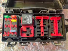 24-01739-000 Freightliner 2324021 Cascadia Fuse Box