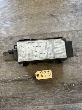 24-01641-013 Freightliner Cascadia Fuse Box - P/n