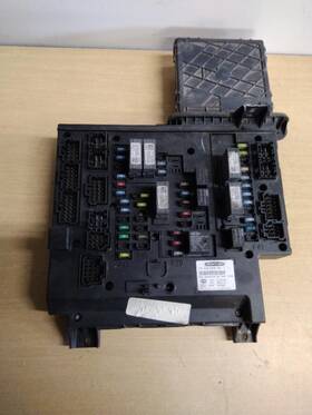 A06-75980-000 Freightliner 2478639 Cascadia 125 Fuse Box 3742172