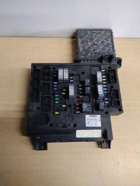 A06-75981-002 Freightliner 2478642 Cascadia 125 Fuse Box 3742176
