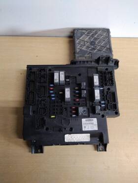 A06-75980-000 Freightliner 2480520 Cascadia 125 Fuse Box 3744259