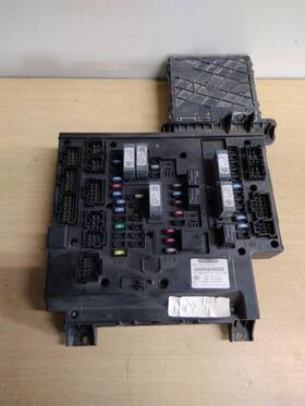 A06-75980-003 Freightliner 2482359 Cascadia 125 Fuse Box 3747148