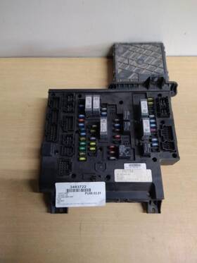 A06-75981-002 Freightliner 2483722 Cascadia 125 Fuse Box 3748657