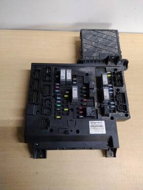A06-75981-004r Freightliner 2489184 Cascadia 125 Fuse Box 3755014