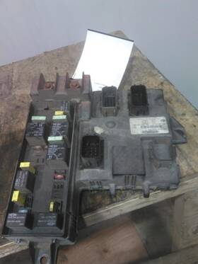 3761856 Freightliner 2495246 Cascadia 125 Fuse Box 3761856 Freightliner 2495246 Cascadia 125 Fuse Box