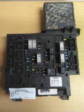 A06-75981-002 Freightliner 2504007 Cascadia 125 Fuse Box 3773357