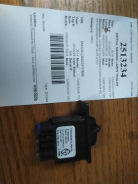 3785353 Freightliner 2513234 3270-3 Cascadia 125 Switch Marker Lamps Trailer 3785353 Freightliner 2513234 3270-3 Cascadia 125 Switch Marker Lamps Trailer