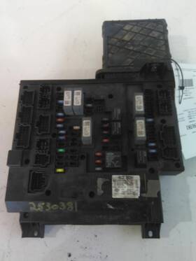 A06-75980-002 Freightliner 2530381 Replaces 2015 Cascadia 113 Fuse Box Mn