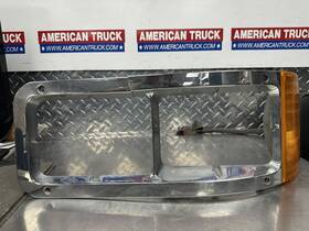 A06-20125-000 Freightliner Broken Headlight Bezel Amber Turn Signal Lens P/n