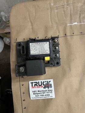 A06-75208-008 Freightliner A06-7528-008 Cascadia Aux Pndb With C/o Sw Used - P/n