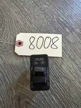 2007305c1 International Cruise Control Switch On/ Off