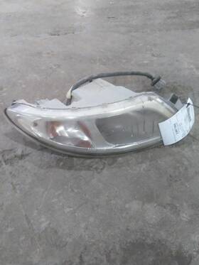 3753042 International 2487381 8600 2003-2018 Headlamp Assembly Right