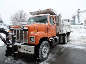 International 2641162 Replaces Na 1999 F2574 Fog Light Mn