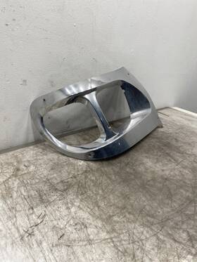 710-10417 International 3523003c1 9900 Light Bezel