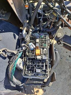 3627791 Isuzu 2376750 Replaces Npr 2017 Fuse Box