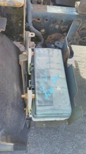 3804836 Isuzu 2525928 Npr Hd Fuse Box