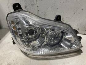Upi35742 Kenworth 2012-2025 T680 Right/passenger Headlamp - Used P/n Upi35742 Kenworth 2012-2025 T680 Right/passenger Headlamp - Used P/n