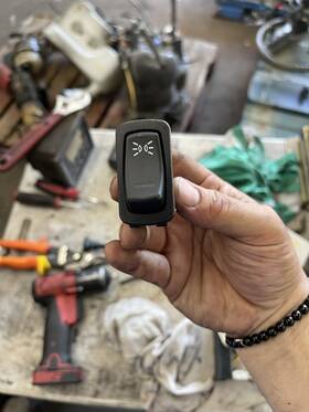 1mr4323m2 Mack Oem Headlight Rocker Switch 1mr4323m2 Mack Oem Headlight Rocker Switch
