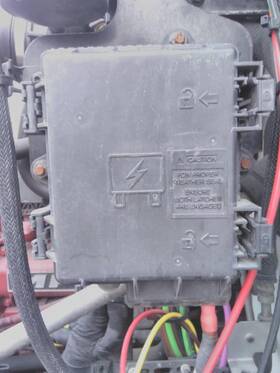 3881926 Mack 2588252 Anthem Fuse Box