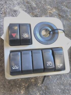 3562766 Peterbilt 2318270 Replaces 567 2018 Switch Headlamp 3562766 Peterbilt 2318270 Replaces 567 2018 Switch Headlamp