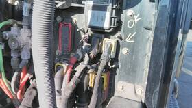 3773829 Peterbilt 2504353 579 Fuse Box