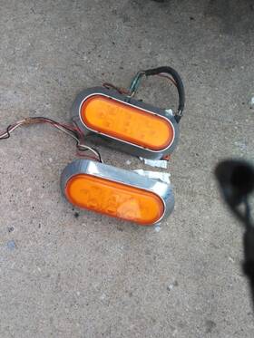 3906791 Peterbilt 2600025 320 Turn Signal Light