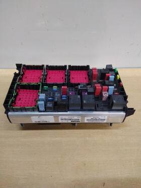 P27-1147-0200 Peterbilt 2608397 Replaces 2015 579 Fuse Box 3916479