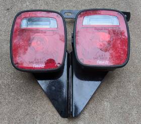 P11-6369 Peterbilt P116369 Signal Stat Tail Lights Pair Paccar R And L With Brackets
