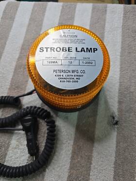 Peterson 769ma Mfg 12v Yellow Low Profile Magnetic Base Flash Strobe Light Used