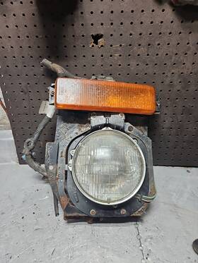 2548396 Sterling 2007 Sc8000 Driver Headlamp Assy