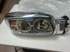 P54-6166-110r Truck Shrouds Dented - Peterbilt 389/388 Front Headlight Right Oem P54-6166-110r Truck Shrouds Dented - Peterbilt 389/388 Front Headlight Right Oem