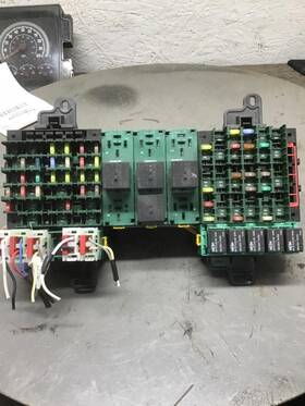 3419561 Volvo 2190796 Vnm Fuse Box