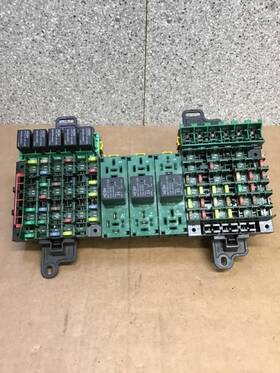 3446209 Volvo 2214552 Na Vnl Fuse Box