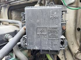 Pa66-gf14 Volvo 2251540 Vnl Fuse Box 3486906