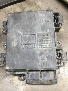 Pa66-gf14 Volvo 2268457 Vnl Fuse Box 3506765