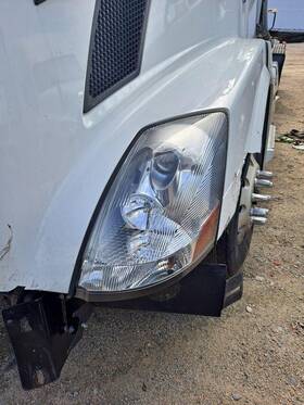 3511686 Volvo 2272711 Vnl Headlamp Assembly