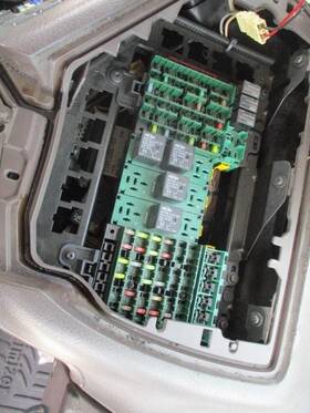 3621586 Volvo 2371311 Vnl Fuse Box