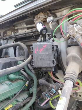 3654703 Volvo 2400832 Vnl Fuse Box