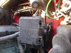 3770886 Volvo 2502181 Vnl Fuse Box
