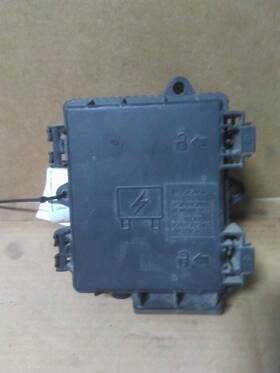 3813507 Volvo 2533759 Vnl Fuse Box