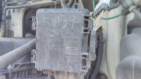 3838454 Volvo 2555601 Vnm Fuse Box