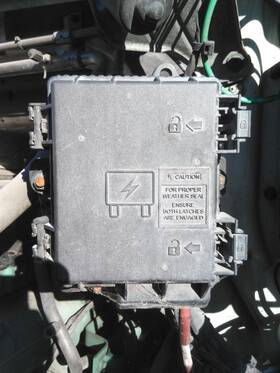 3917163 Volvo 2608994 Replaces 2015 Vnm Fuse Box
