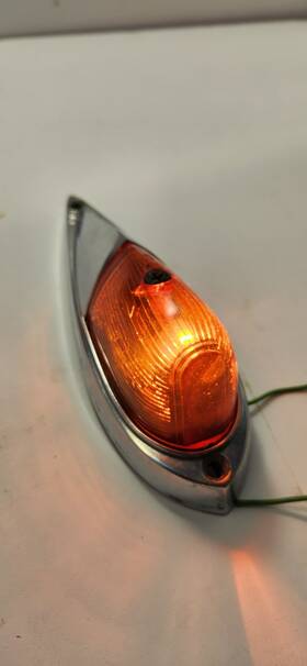 Sae-p-82 Yankee 77 Sae-p169 Pair Of Vintage Truck Cab Light/clearance Marker Tear Drop Lt Sae-p-82 Yankee 77 Sae-p169 Pair Of Vintage Truck Cab Light/clearance Marker Tear Drop Lt